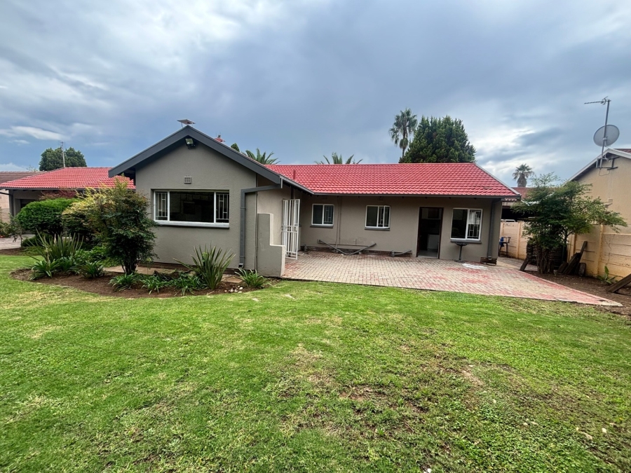 3 Bedroom Property for Sale in La Hoff North West